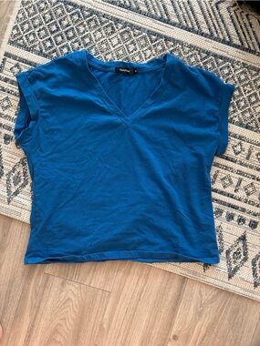 Amazon Blue V-Neck Short Sleeve Tee